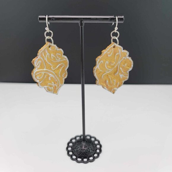 Hand painted leather earrings GUC - Picture 1 of 8